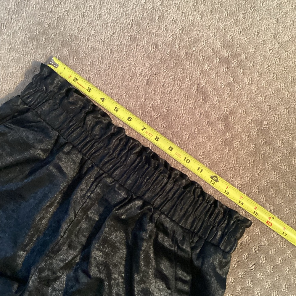 a new day Black metallic high rise, elastic waist shorts, 4” inseam, Med - Picture 4 of 9